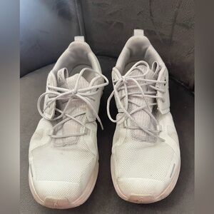 On Cloudsky big kids size 6.5 Y 
In good conditions